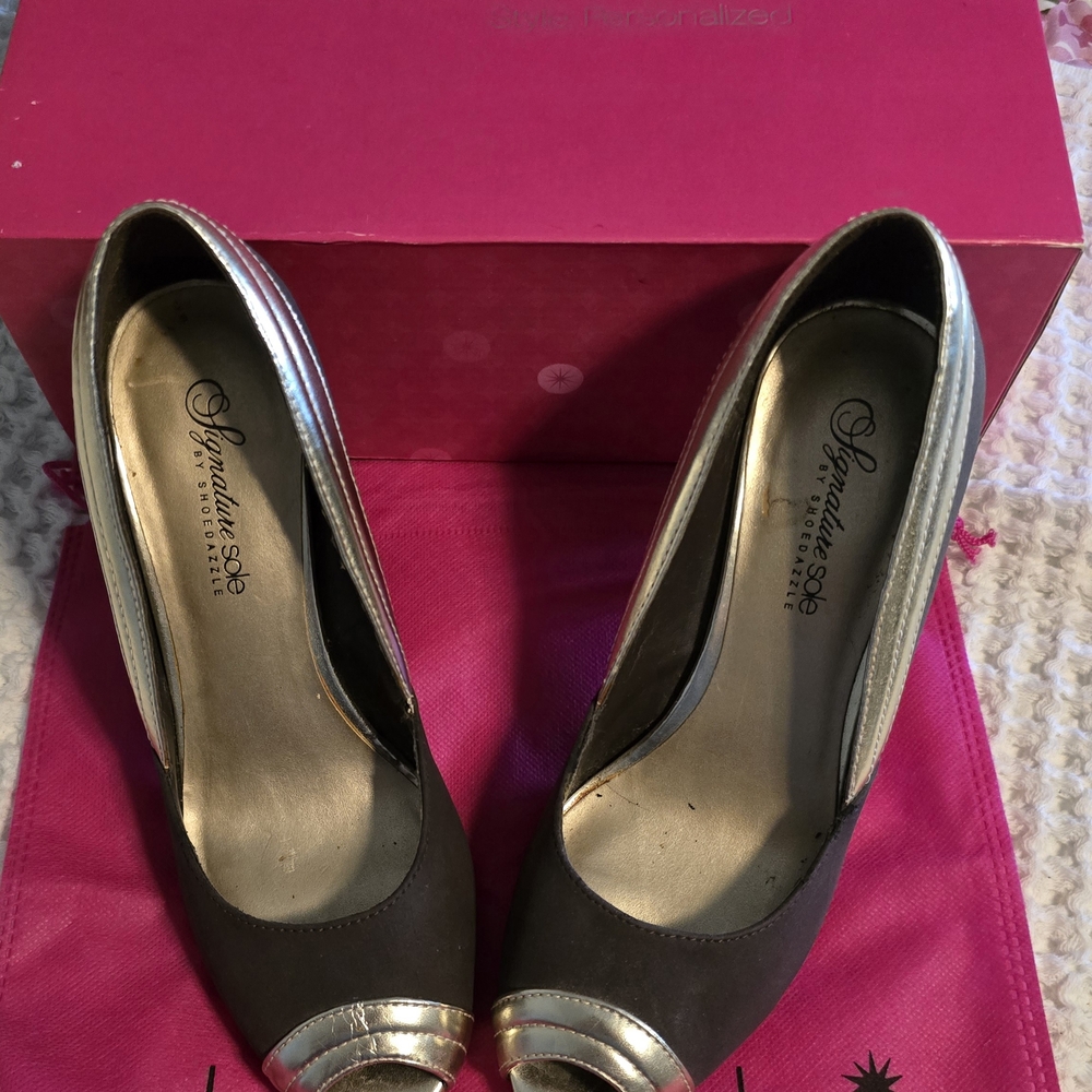 Shoe Dazzle Brown and Gold✨️ Heels with Peep Toe